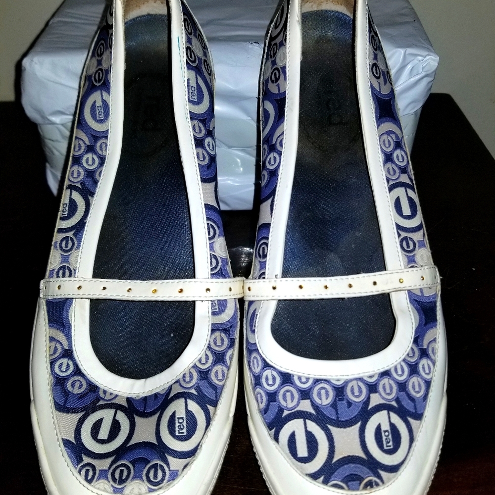 Marc Echo Red slip-on tennies